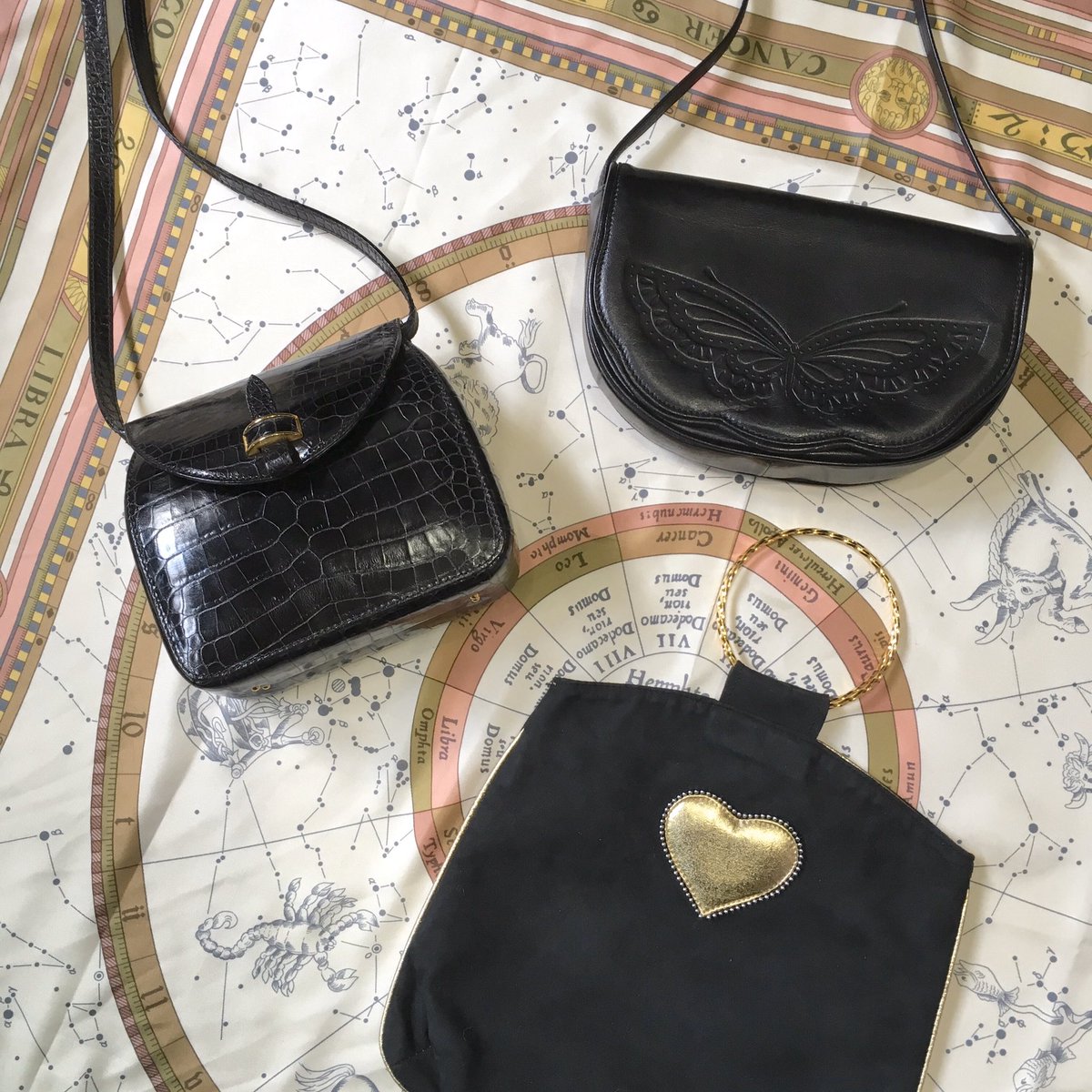 rilou_nghm's tweet photo. 🌼 new arrival 🌼
新入荷のバッグも明後日6日まで10%OFF✦
※ heart handbag 〈sold out〉
#rilou #古着屋 #長浜古着屋 #長浜セレクトショップ #滋賀 #黒壁 #黒壁スクエア https://t.co/dzNRVpCWR2