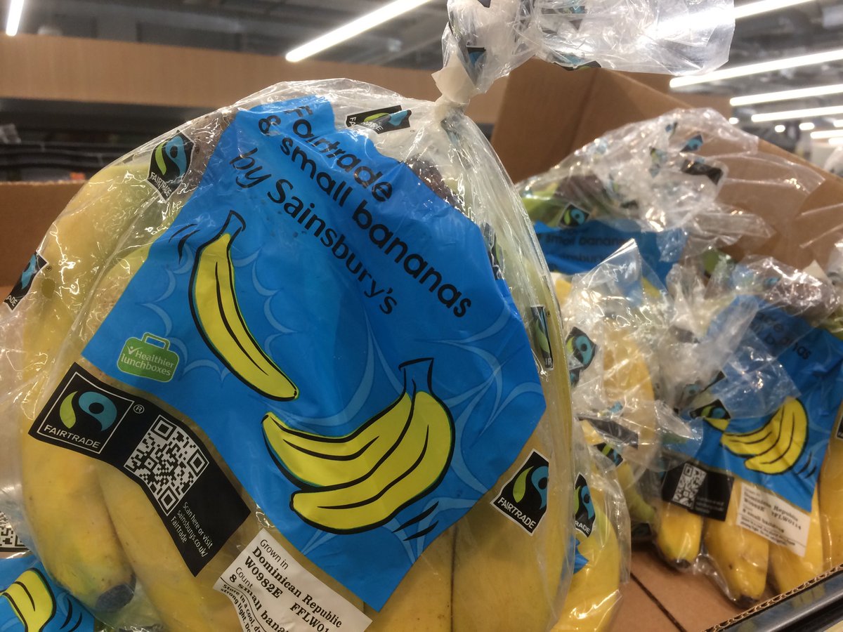 Wouldn’t it be great if bananas had their own natural protective biodegradable wrapping? Then supermarkets wouldn’t need to package them in plastic 🍌 #PointlessPlastic