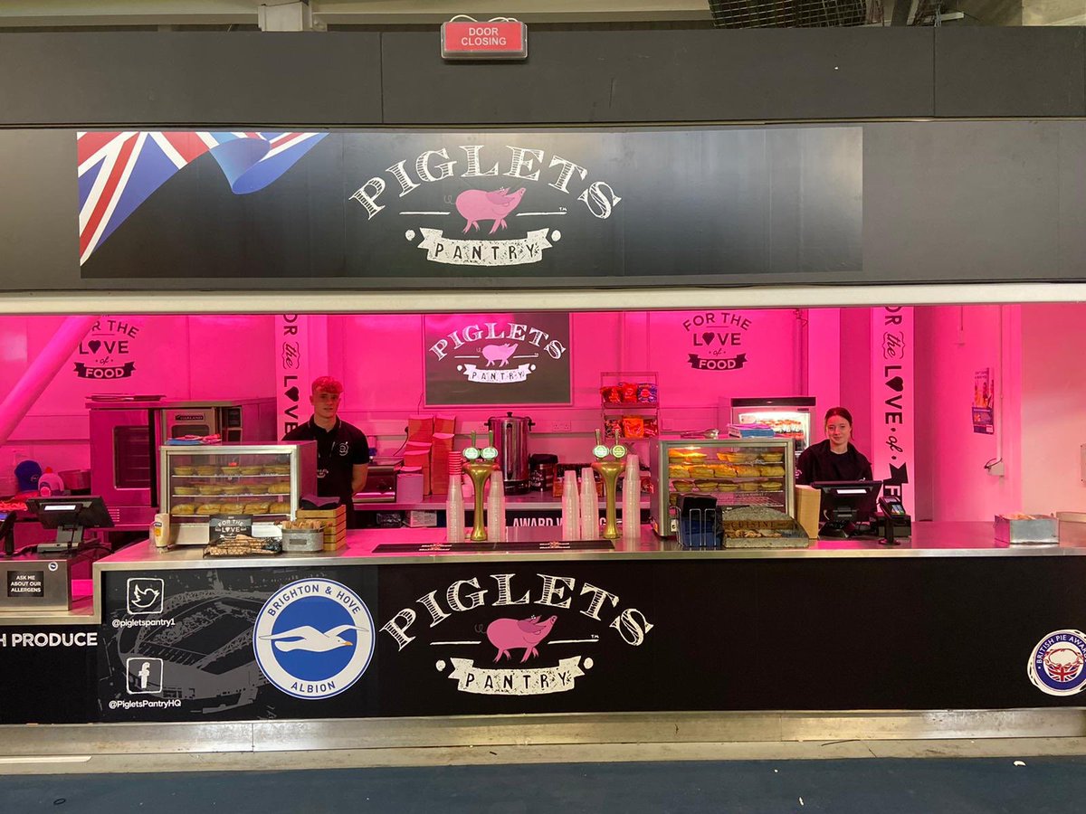 pigletspantry1's tweet photo. Welcome to #North4 if you are new we are serving #Sausagerolls #Steak #Chicken #Broccoli #Vegan and a cheeky #18inchwithredonion #FACup https://t.co/mUsEWfu5zJ