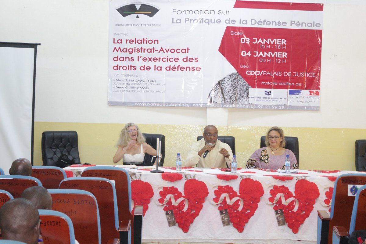 barreaudubenin's tweet photo. Formation sur la relation magistrat-avocat dans l'exercice des droits de la défense du 03 au 04 janvier 2020 au CDIJ/Palais de Justice de Cotonou. 
C'était la fin du Cycle de formation sur la pratique de la défense pénale. https://t.co/T5ofcTxXXr