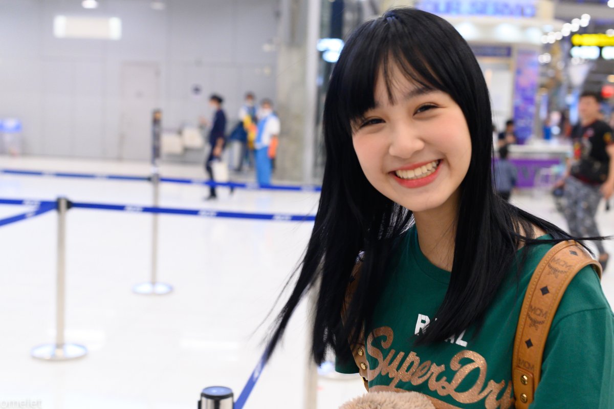 omelet48's tweet photo. มาส่งสิตากับตุ๊กตาโอชิของเขา
#SitaCGM48 #CGM48 https://t.co/h3wqSCrBFD