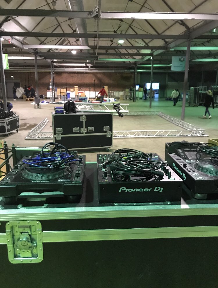 no_bi_lis's tweet photo. Under construction... @Eskimofabriek https://t.co/SdcezYdfkX