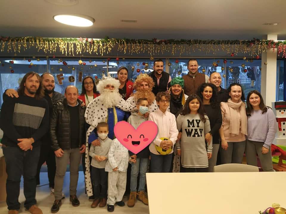 MonteCalvario_'s tweet photo. 👑REYES MAGOS

Ayer, sus Majestades los Reyes Magos de Oriente #MC viaitaron el Hospital Materno de Jaén y a la Asociación @ales_jaen para repartir regalos e ilusión entre los más pequeños🎁🎁

#MC2020 https://t.co/A64gsEvicz