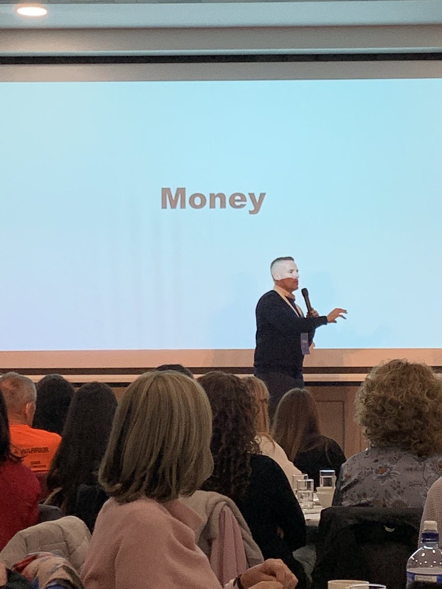 askpaulnow's tweet photo. Ditch the credit & debit cards and stop tap dancing all over town
Cash is king
#moneymadeeasy
#freshresolutions https://t.co/yrE2nY2sQA