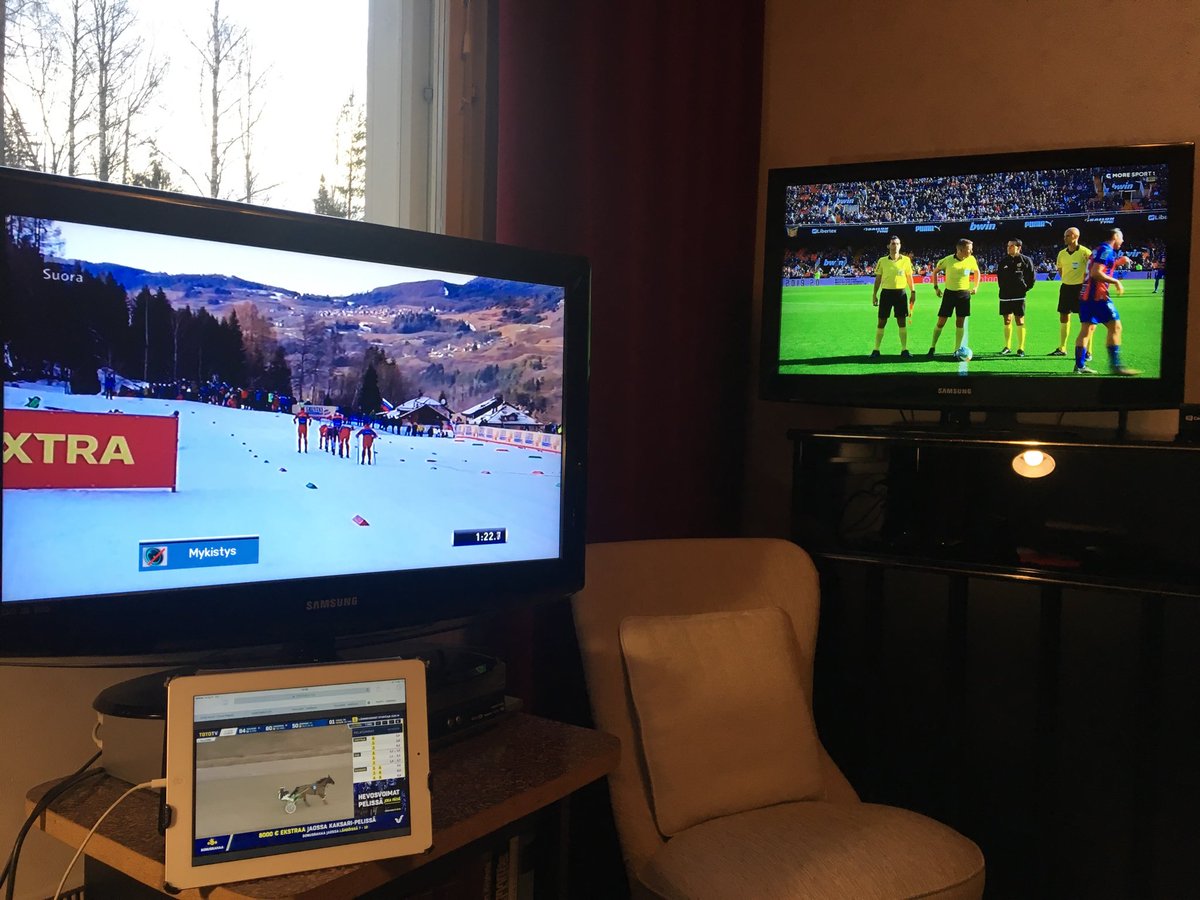 hanski_v's tweet photo. Minäkö muka tuijotan urheilua liikaa TV:sta?(Tuolin takana vielä 1 TV😉)#vaimot #Ravit https://t.co/KQ8kGEwjIP