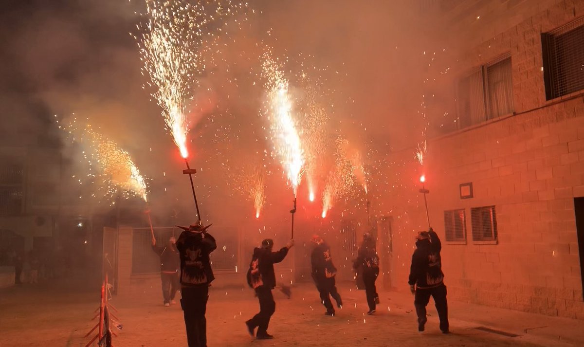 TronadaSAB's tweet photo. La màgia del foc i del so. #colors    #roig #encesafinal #tronada #adrilandia #2020 https://t.co/sU3Ohh8NGZ
