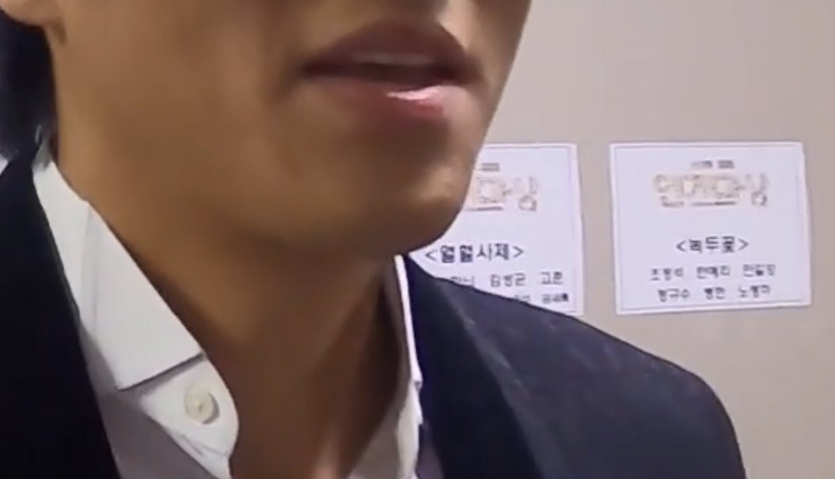 ko_mimi1208's tweet photo. 대기실 장면 엄청 정신없더라닠ㅋㅋㅋㅋㅋㅋㅋㅋ 열혈사제와 녹두꽃을 함께... 약한자는 살아남을수 없는 대기실 https://t.co/4bEuzmmcVJ
