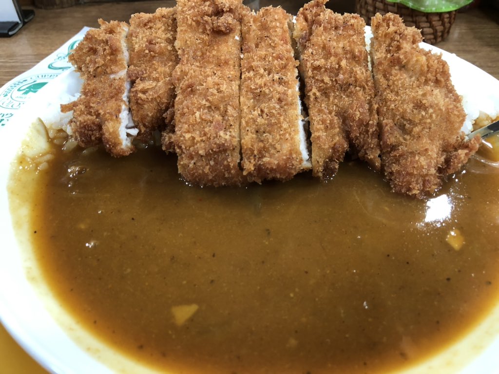 Ezowatton 新年早々 1973年創業のコロンボのカツカレー サラサラでコクコクのルーと一緒にライスはどこまで進むだろうか 店名はスリランカの首都名から来ているらしいが 1984年 同国はスリジャヤワルダナプラコッテに遷都 店名まで遷都しなくて