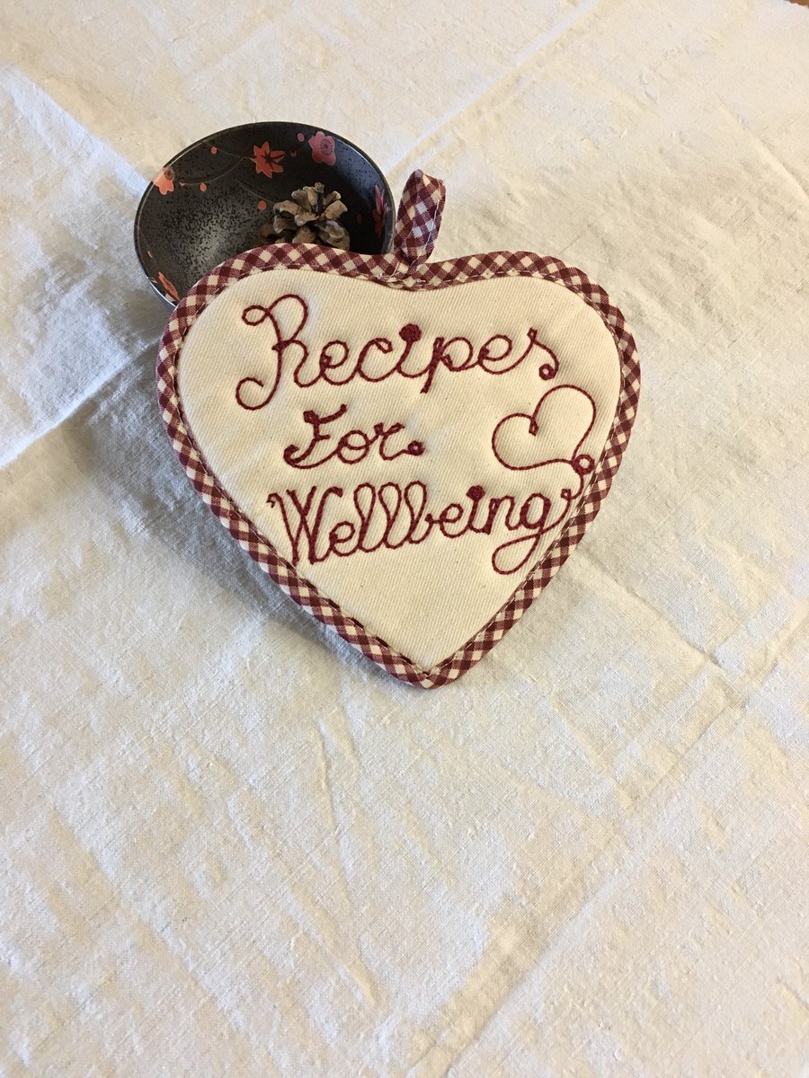 wellbeingrecipe's tweet photo. When friends give you a meaningful gift... π§‘ππ§‘ thank you @jiezhen ! Lots of recipes (both culinary and wellbeing-related) to be baked and savoured this yearπ #recipesforwellbeing #wellbeingkitchen #meaningfulgift #foodie https://t.co/S2XLEVjtqt