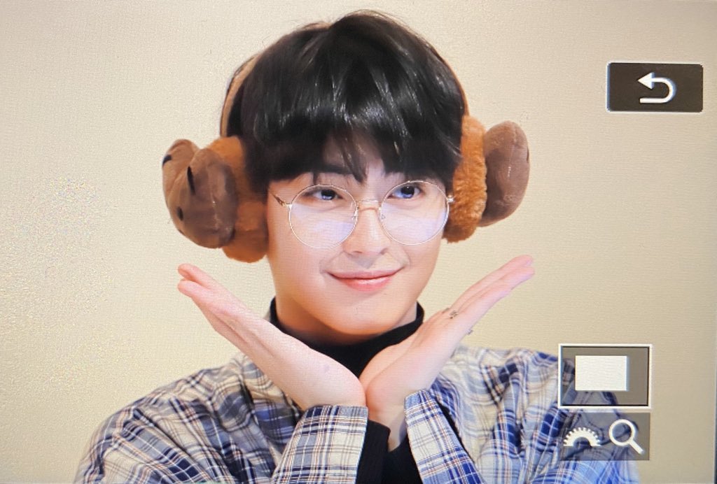 980204kr's tweet photo. 200104 4부 팬미팅
-
🐻🐻❣️

#신준섭 #준섭 #배우신준섭 https://t.co/6jpHYDwzkD