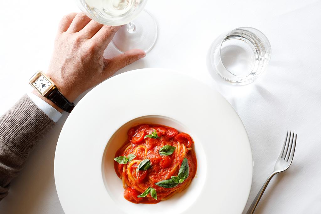 One of the most iconic dishes of the Italian tradition: Spaghetti! How can you resist this? 

#spaghettiday #italianfood #spaghetti #pasta #foodlover
