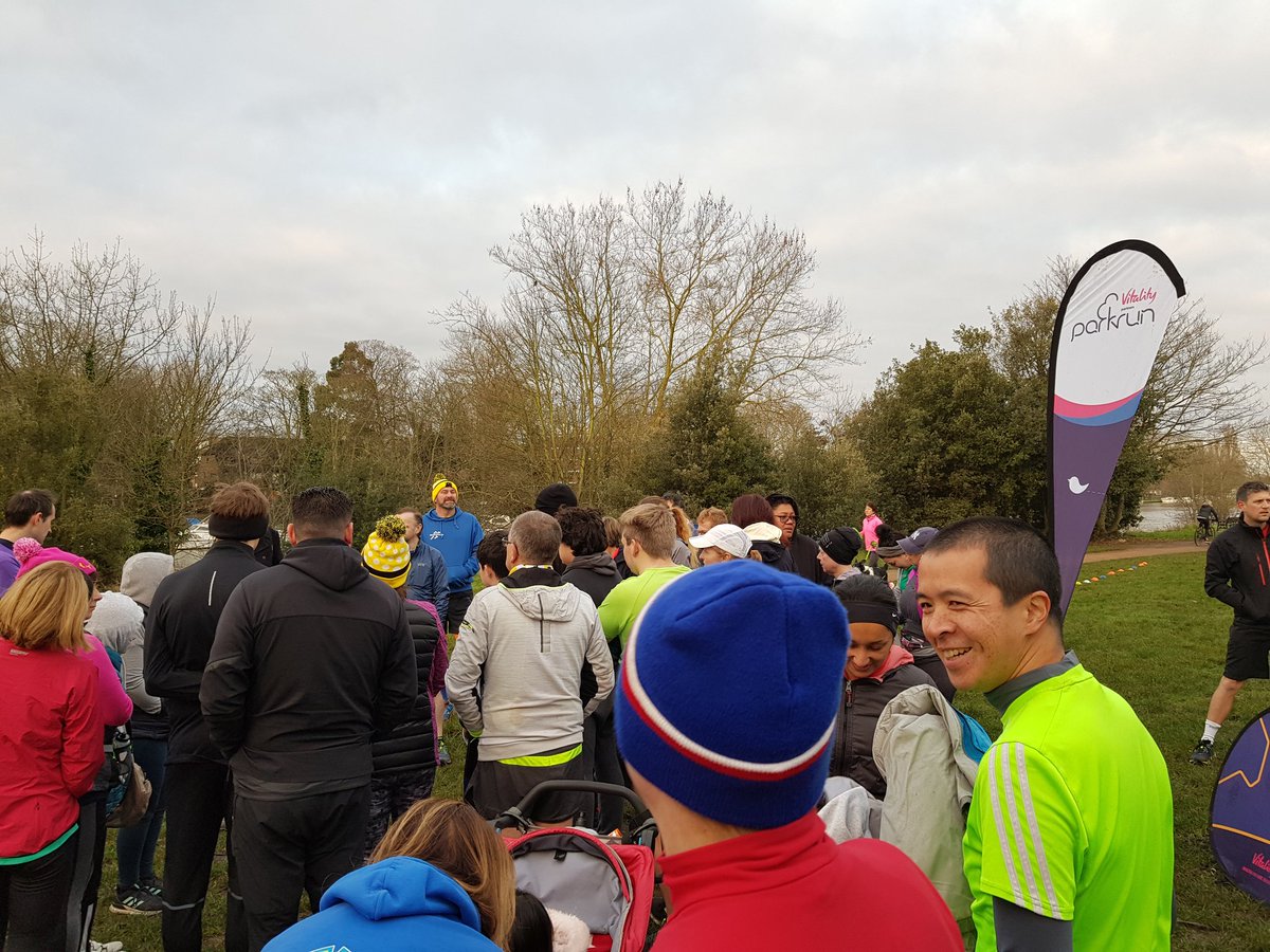 newbies briefing at today's <a href="/parkrunUK/">parkrun UK</a> <a href="/kingstonparkrun/">Kingston parkrun</a> - 'thanks tokens guy' doesn't have the same ring as 'thanks marshal' for today's volunteering