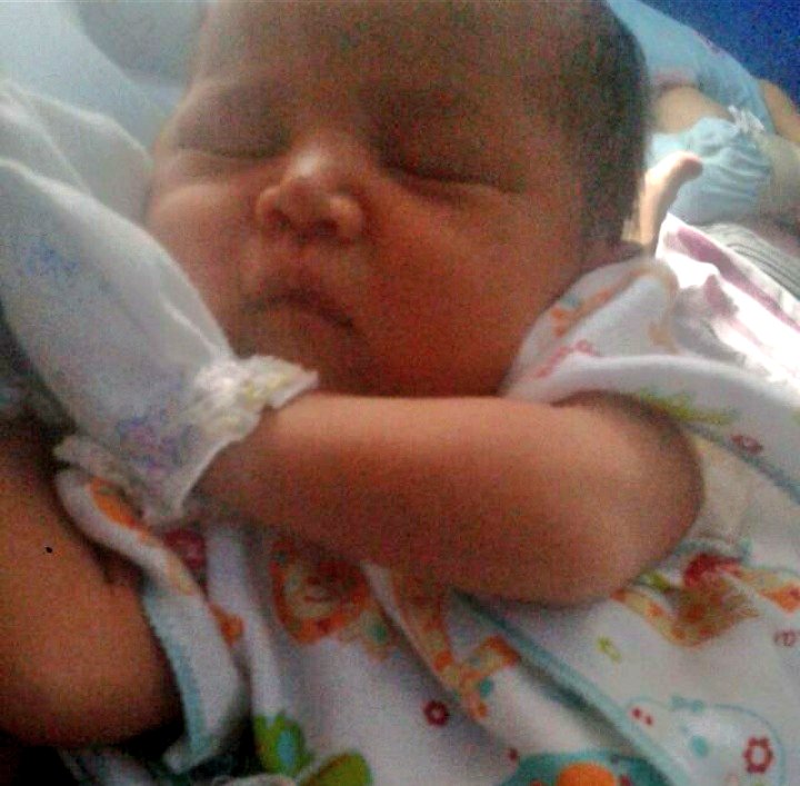 buVe2002's tweet photo. Masyaallah.... cucu Mayang bobo na anteng aneettt.... yaak... gak kerasa dah sminggu.. pipina dah njembluk 😍😘🤩🤗
.
.
.
.
.
#nizarKamilAlfariq #babyal #Babyboy #babysehat #babyindonesia https://t.co/cwAaGhNeJP