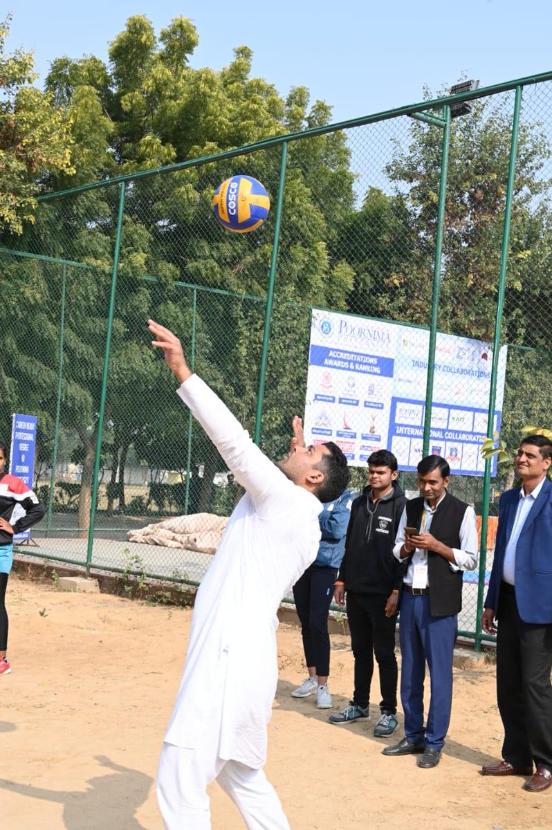AshokChandnaINC's tweet photo. "म्हारी छोरिया के छोरों से कम हैं"

राज्य खेलों के महापर्व के दौरान आज पूर्णिमा यूनिवर्सिटी में खिलाड़ियों से मुलाक़ात की एवं वालीबॉल खेलकर खिलाड़ियों का हौसला बढ़ाया। खिलाड़ियों के चेहरे पर खुशी देखकर मन को बहुत सुकून मिला। #rajasthan #stategamesrajasthan https://t.co/71HMEzsxy4