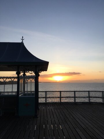 Another lovely sunset in Clevedon yesterday @ClevedonPierG1 @facesofclevedon #clevedon #clevedonpier