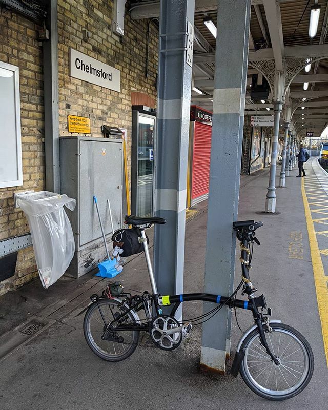 jiberjaber's tweet photo. Letting the train take the strain #epiphany #itsgoingtogetmessy #acme #bromptonlife #onmybiketoday https://t.co/3eZhtKcHRV https://t.co/VUyKPEXvUJ