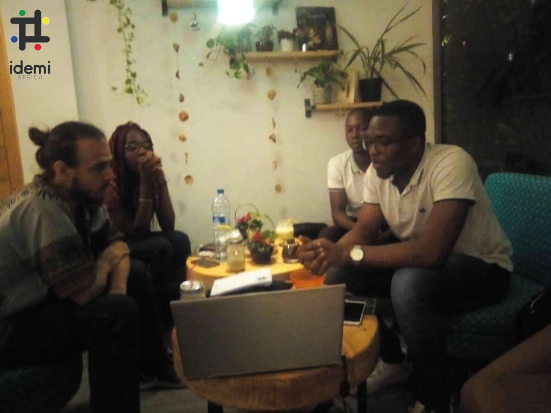IdemiAfrica's tweet photo. Ce 30Déc19 a eu lieu un petit apéro à Cotonou avec quelques amis du collectif.
Une occasion d’échanges autour des actions de #IdemiAfrica et surtout des projections pour 2020 avec la démo d'une traduction de l’anglais en #Fongbé basée sur l’IA⁦. C'était waoh! #MaLangueCompte😍 https://t.co/aoMmhre2zt