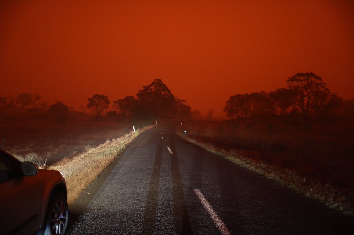 mpbowers's tweet image. It’s getting light again as I drive out of the mountains at 8pm #berridaleroad @GuardianAus #bushfiresNSW