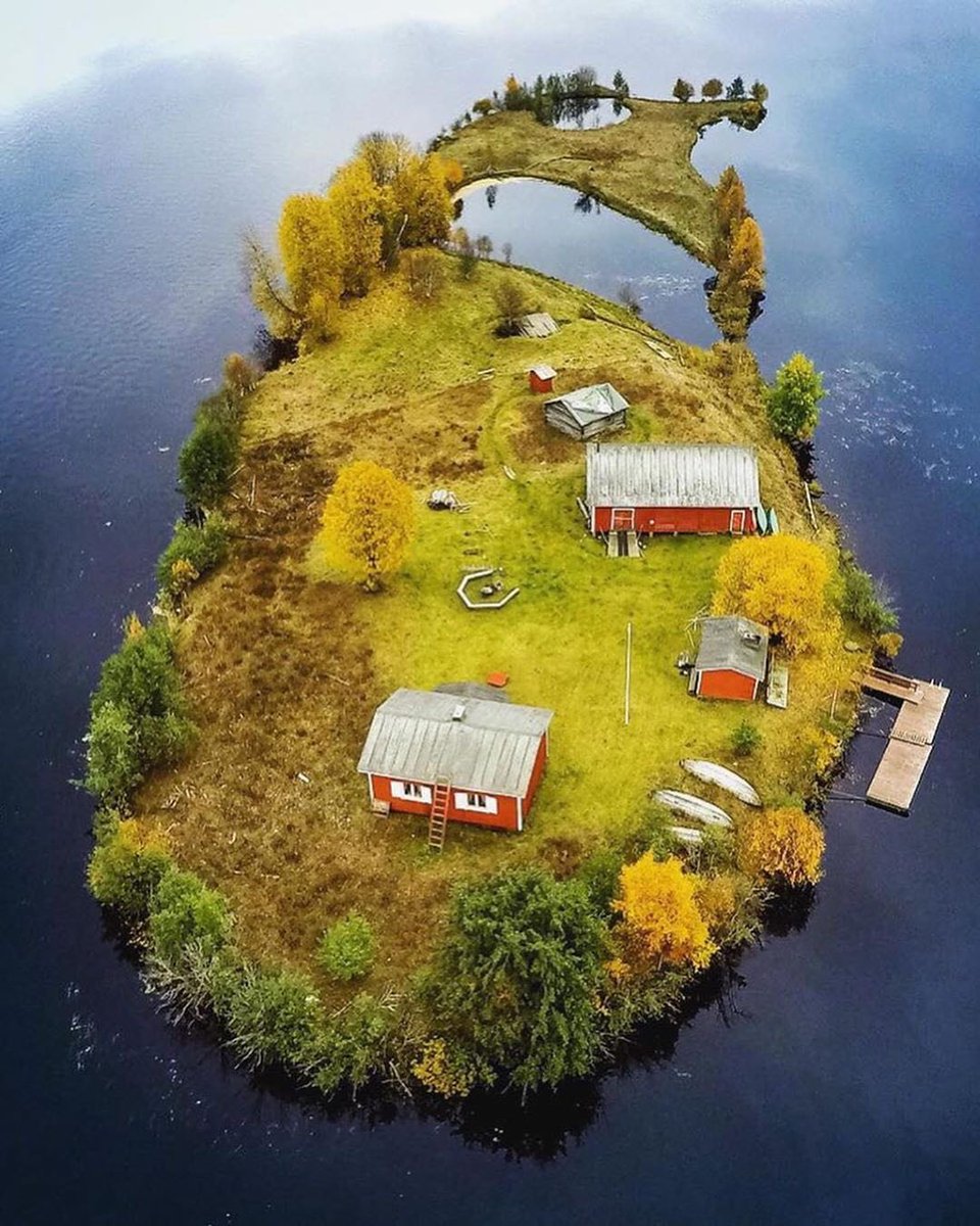 pixcassoart's tweet photo. Rovaniemi Island thru the season https://t.co/0Xdgela7e9