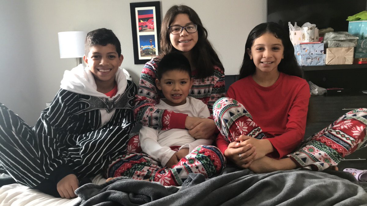 Cajaej361's tweet photo. Fam bam #SanAntonio #Christmas https://t.co/D2okC2JlLM