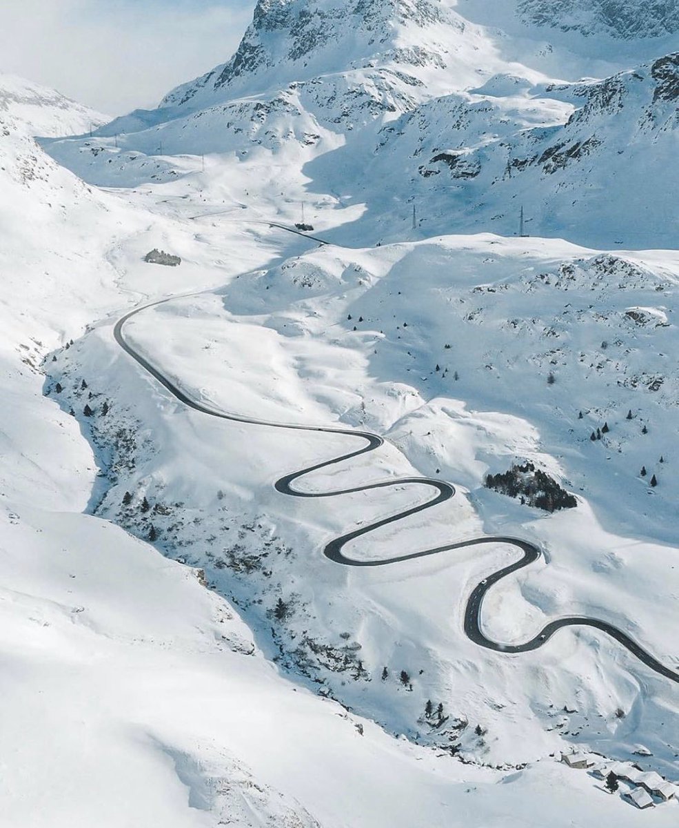 Imagine waking up to this for an early-morning blast.

The Julier Pass pass in Switzerland. 9 kilometres of winding tarmac 2284 metres above sea-level 🇨🇭 

RicoRally.co.uk | #RicoRally