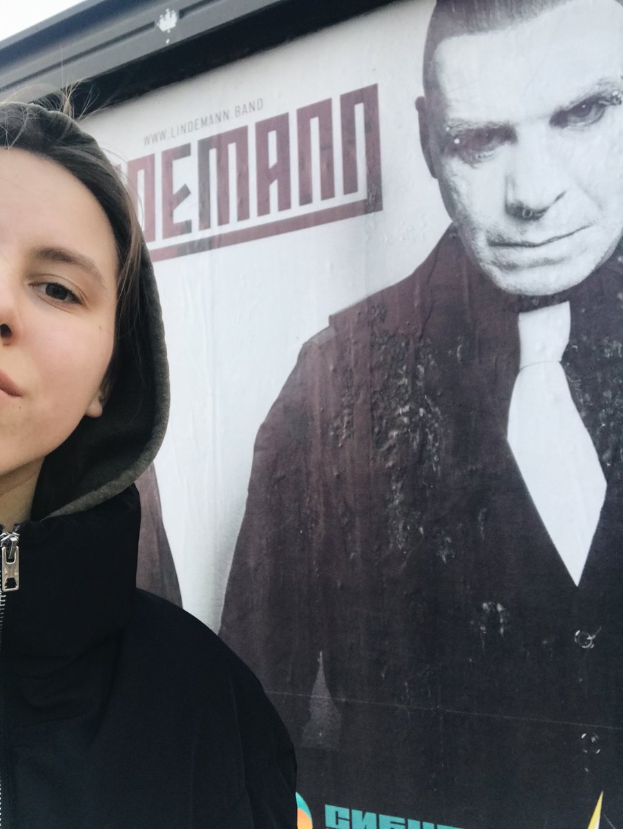 OlgaFirth's tweet photo. Этому деду сегодня исполнилось 57, а это значит, что мне – 22! https://t.co/8ZpuS9yIFq
