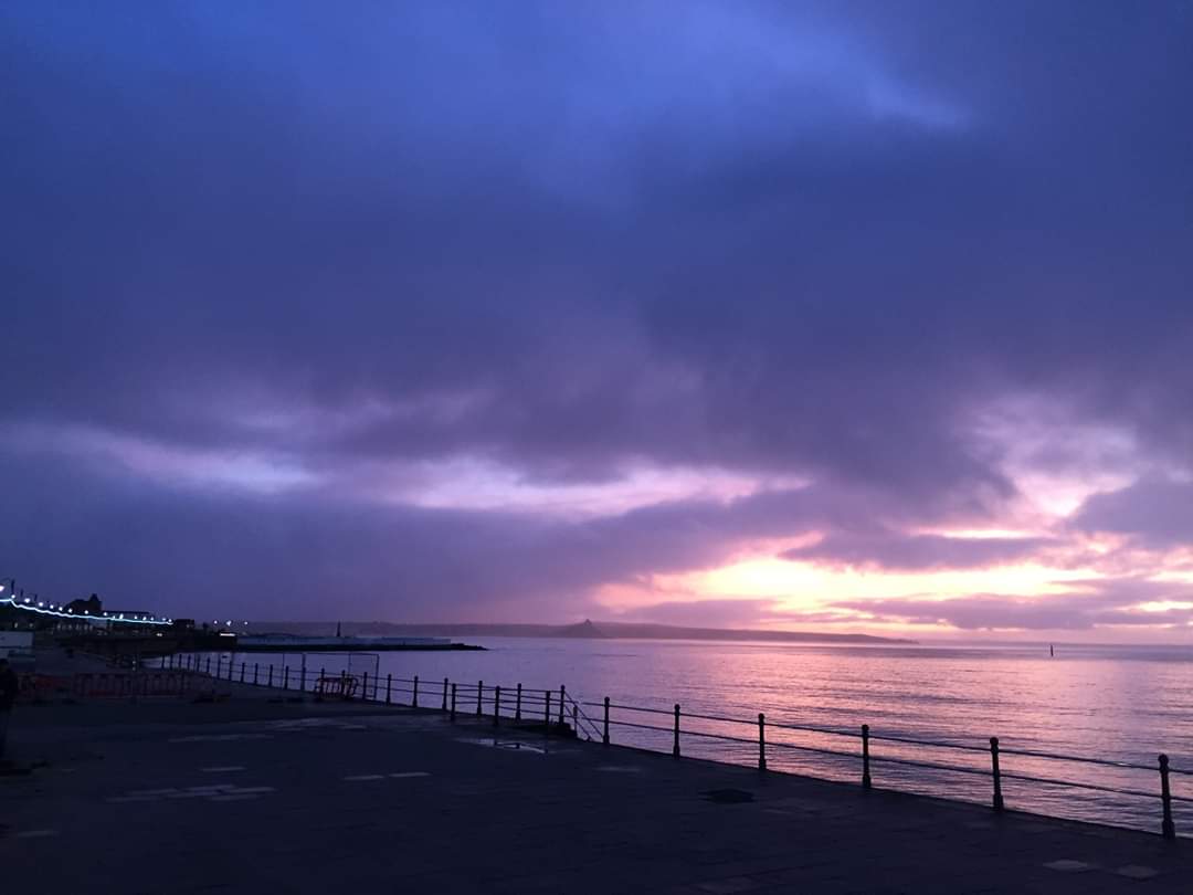 Beautiful sunrise in Penzance today.

#IslesOfScillyParking #IslesOfScilly #Scillies #Parking