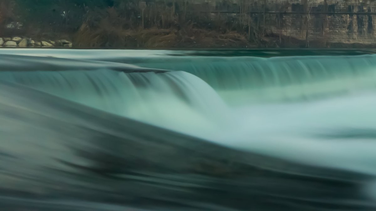 montepisano's tweet photo. La creatività dell’acqua e il rigore della roccia: ed ecco la cascata.
(Fabrizio Caramagna) https://t.co/URdgxqjyaW