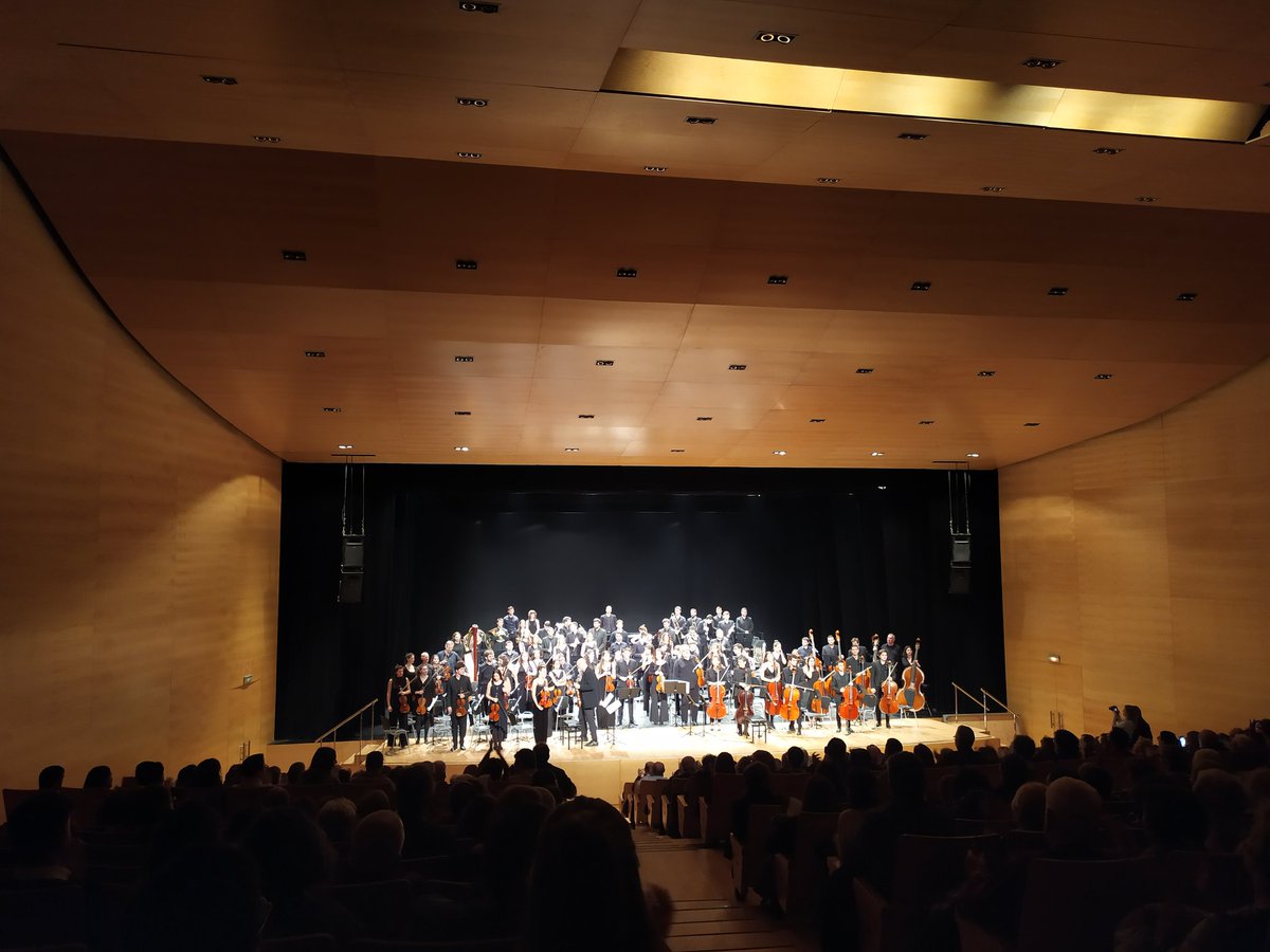 jonc_jonc's tweet photo. Gràcies Salou pel ple d'ahir! @AjuntamentSalou Avui més a @lauditori @projectehomeCAT #JONC #bandArt #Mahler #Txaikovsky #RomeuiJulieta #Mozart i més https://t.co/5vyvZz6g8y