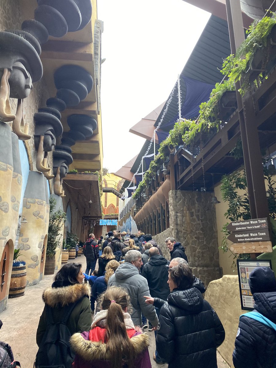 stefan_930's tweet photo. Die ombouw tot crazy bats is populair! #crazybats #phantasialand https://t.co/8fJQOCsrEE