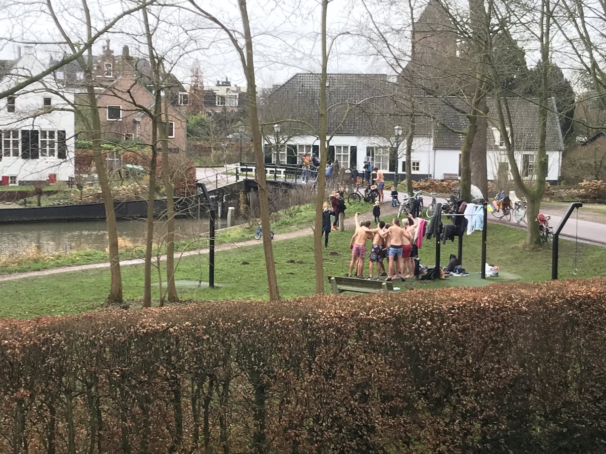 RvBennekom's tweet photo. 4 januari 2020: Iets verlate Nieuwjaarsduik in de Kromme Rijn. https://t.co/OKoA0x0Fts