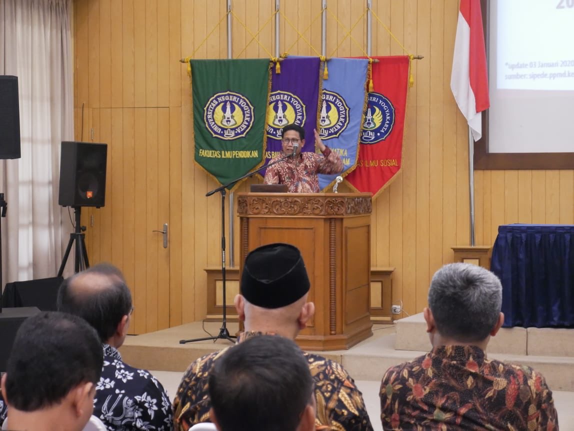 halimiskandarnu's tweet photo. Tadi siang saya menghadiri undangan dari almamater tercinta UNY. Saya berharap perguruan tinggi melalui Lembaga Pemberdayaan Masyarakat yang dimilikinya hadir untuk Desa. Sinergitas antara perguruan tinggi dengan pemerintah harus terbangun untuk pembangunan Indonesia dari Desa. https://t.co/wZOawYkcdT