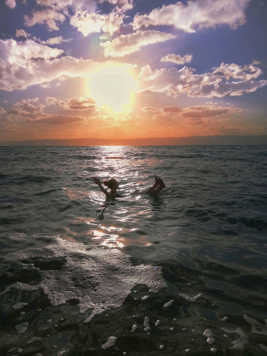 francescaturchi's tweet photo. In Giordania ho realizzato un'altra delle mie #100cosedafareprimadimorire. 
Galleggiare sul Mar Morto: FATTO! ✔️ https://t.co/Ew6pxbQSsz