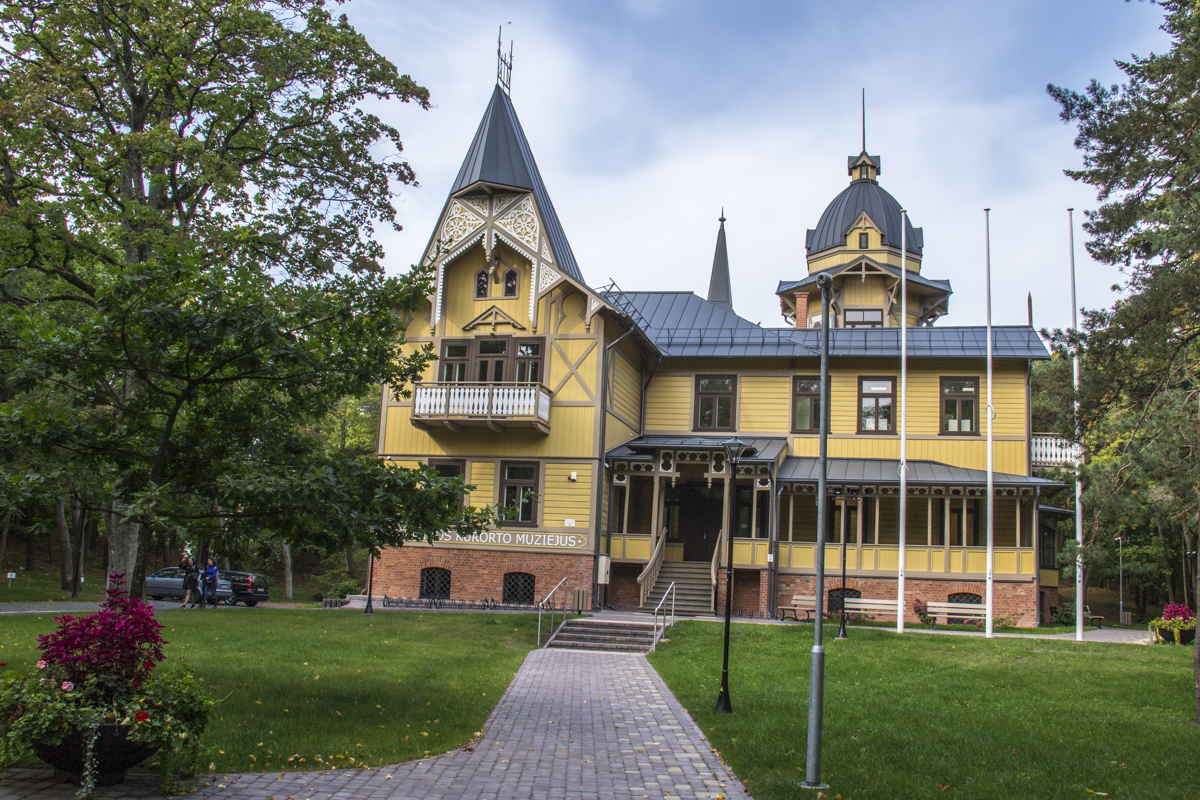 ValeryCollins's tweet photo. #Saturdayblogs #HappyNewYear and happy #travels where to take #holidays and #citybreaks in #2020 - the #BalticCountries - a #breathoffreshair - #natural #landscapes interesting #architecture #uniqueattractions in #Latvia #Lithuania #Estonia worth a visit https://t.co/s8ItupDty5 https://t.co/8OAyuRtvv3