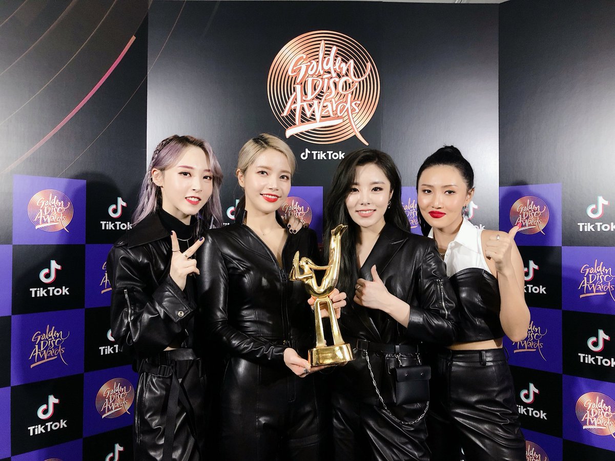 마마무] ベストグループ賞とベストソロアーティスト賞を受賞したママム