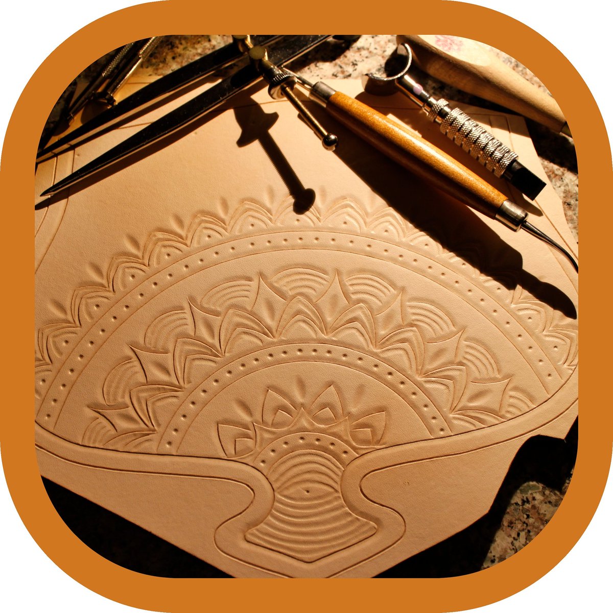 MemmoLeatherC's tweet photo. New Year and a new project on my workbench.#newyearnewproject
#workinprogress
#creativeliving
#tooledleather
#leathercarving
#carvedleather
#handtooledleather
#mandalaart
#leatherart
#leatherworker
#leathersmith
#leathercraft
#leatherwork https://t.co/AsD372Oubf