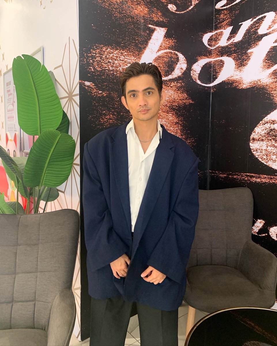 hattadolmatHDC's tweet photo. #ootd #oversizedjacket https://t.co/mDuFtxAfWY