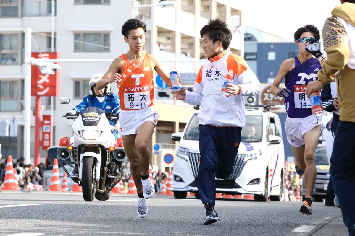 akira_run0121's tweet photo. 最後の箱根駅伝シード権獲れなかったけど今まで一番楽しく走れたしこのチームの主将としてやっていけて良かったと思う😁地元からも友達や中学校と高校の先生が見に来てくれて嬉しかった！
これからも今までお世話になった人達に結果で恩返しをしていきたい！
拓大の応援ありがとうございました🙇 https://t.co/PO4iy1zH5d