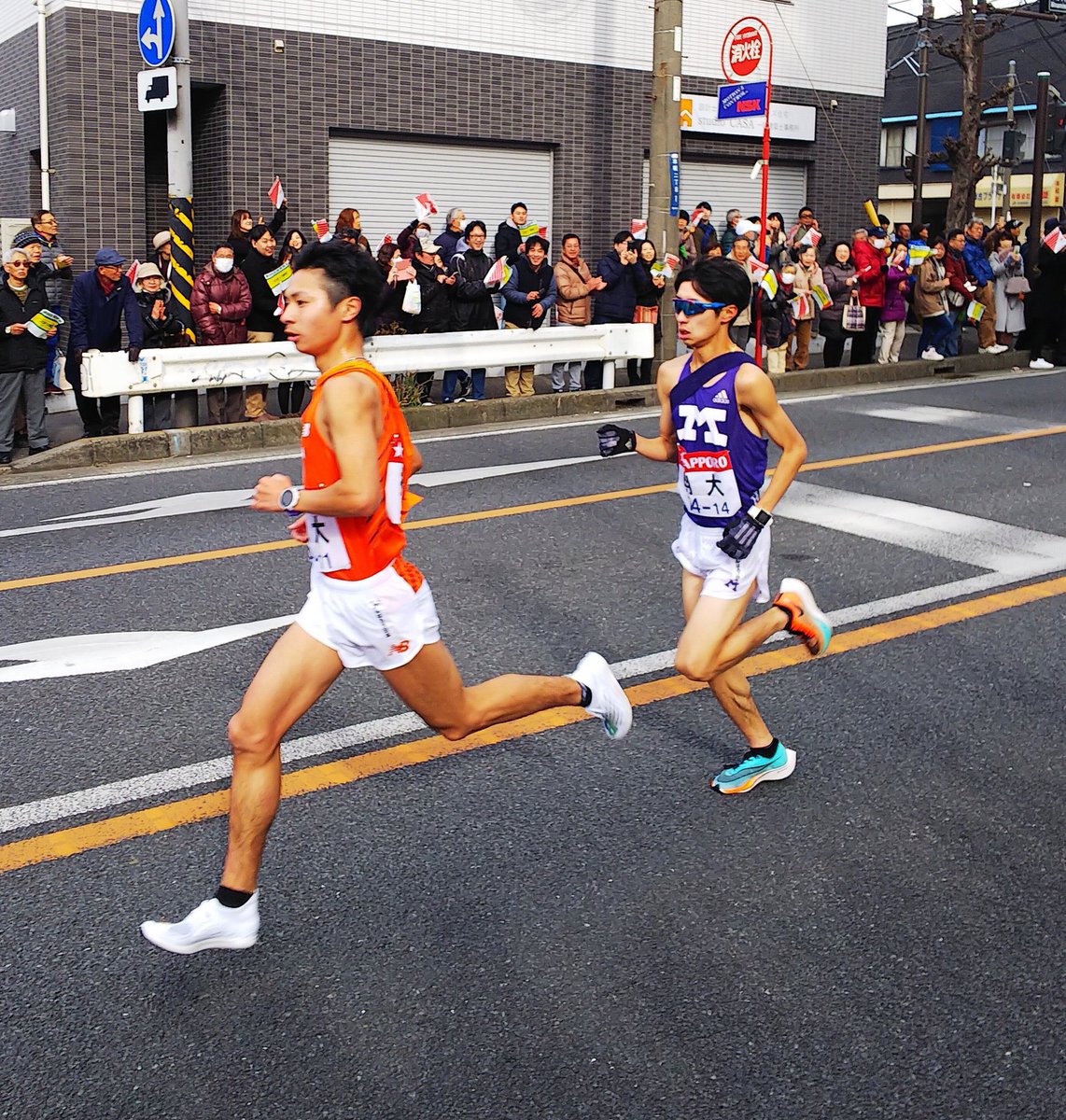 akira_run0121's tweet photo. 最後の箱根駅伝シード権獲れなかったけど今まで一番楽しく走れたしこのチームの主将としてやっていけて良かったと思う😁地元からも友達や中学校と高校の先生が見に来てくれて嬉しかった！
これからも今までお世話になった人達に結果で恩返しをしていきたい！
拓大の応援ありがとうございました🙇 https://t.co/PO4iy1zH5d