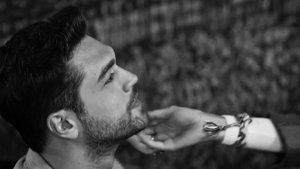 walking away from you is the hardest thing i’ve had to do.. 🖤