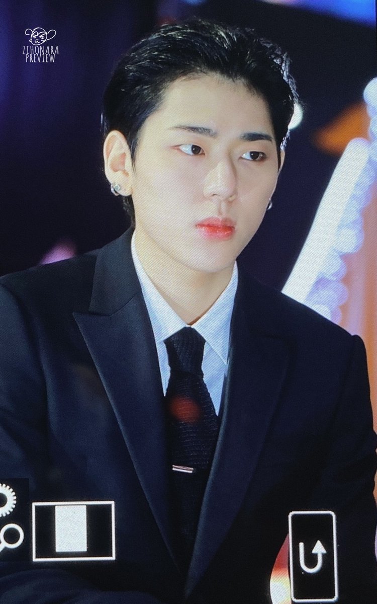 ZIHONARA's tweet photo. 200104 골든디스크어워즈
#ZICO #지코 #지호 #우지호 #지아코

@ZICO92 냉.미.남.장.난.없.다. https://t.co/9vZAirh39M