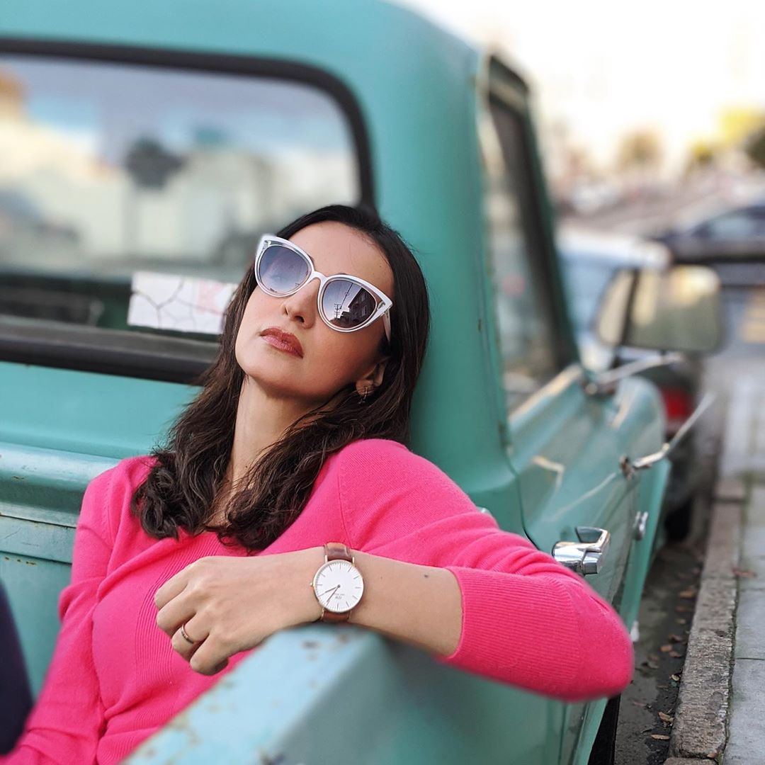 sanayafahad's tweet photo. The New Year got me like!!! Have been road-tripping through the new year with my new @danielwellington watch. Last few days left to avail the offer of buying any two products and getting a 20% off. PS: don’t forget to add SANAYAXDW to #DWforeveryone #danielwellington https://t.co/ZbbYr54Hyq