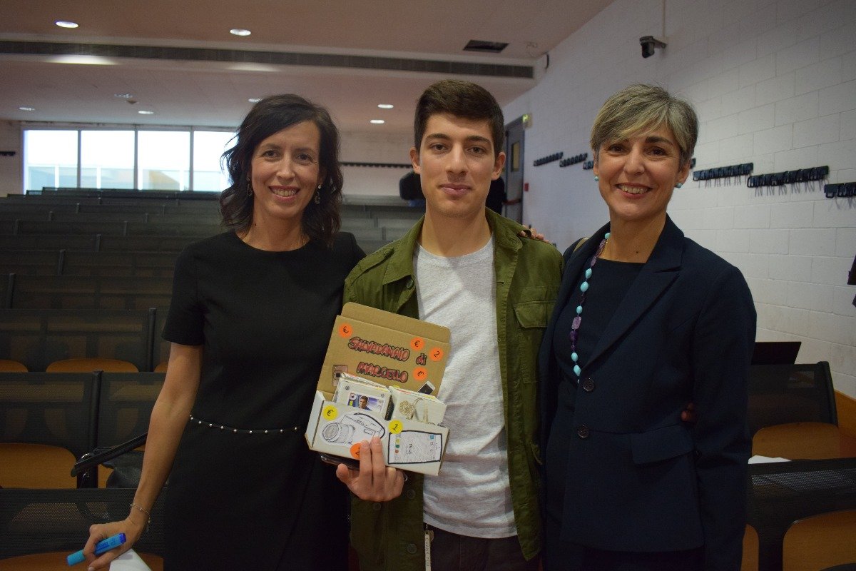 su <a href="/VanityFairIt/">Vanity Fair Italia</a> sintesi della ricerca “DA GRANDE VOGLIO FARE LO #YOUTUBER”, studio di <a href="/unimib/">Università degli Studi di Milano-Bicocca</a> su #Edufin #bambini - <a href="/marcelloascani/">Marcello Ascani</a> <a href="/OrizzontiTV/">Orizzonti TV</a> vanityfair.it/lifestyle/bamb… Grazie a francesca favotto per la bella intervista!