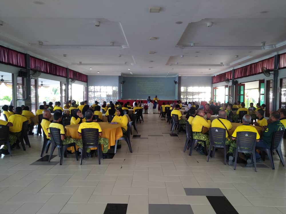 RELA_KOTASETAR's tweet photo. PERJUMPAAN PEGAWAI BERSAMA ANGGOTA DAN MAJLIS PENYAMPAIAN CEK INSURAN BERKELOMPOK KHAIRAT KEMATIAN RELA DAERAH KOTA SETAR

Tarikh: 3 Januari 2020 (Jumaat)
Masa  : 5.00 Petang
Tempat : Dewan Anjung Kuala, Restoran Ikan Bakar Anjung Kuala, Kuala Kedah, Kedah https://t.co/yklTtTvYzw