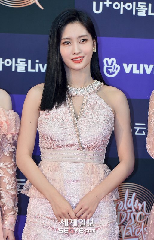 hmomoarchive's tweet photo. You did great today bb ❤️

#MOMO #모모 #モモ #TWICE #트와이스 #GoldenDiscAwards #2020 #kpop @JYPETWICE https://t.co/D9IZZLWVNB