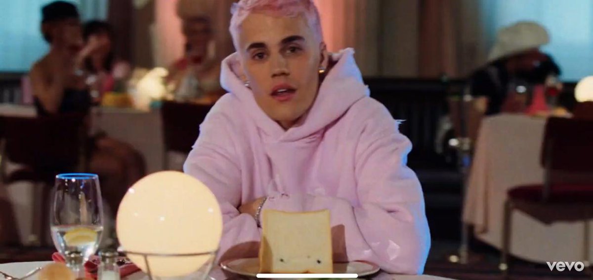 JBAOfandom's tweet photo. Algunas capturas del vídeo oficial de #Yummy! ¿Qué les pareció? Bieber is BACK. #Bieber2020 #JBAO https://t.co/8mM3BHKQ2x