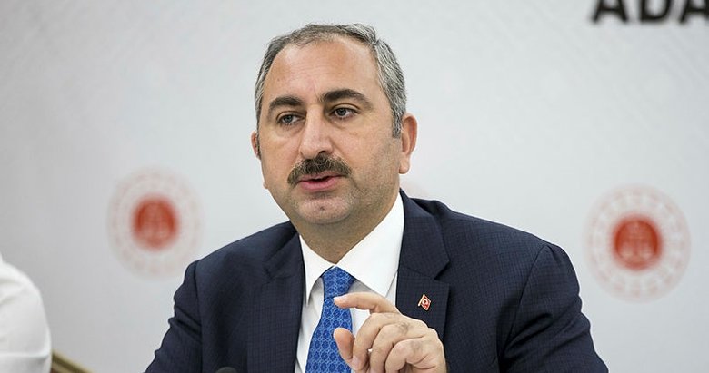 Adalet Bakanı: Yargı kılı kırk yararak masumla suçluyu ayırt etmeli. FETÖ mücadelesinde çuvala herkesi koymak yanlış. Selam vermişti, burs almıştı vs. tüm bunları FETÖ'cü çuvalına atarsanız zaafiyet ortaya çıkar
furkanhaber.net/adalet-bakani-…