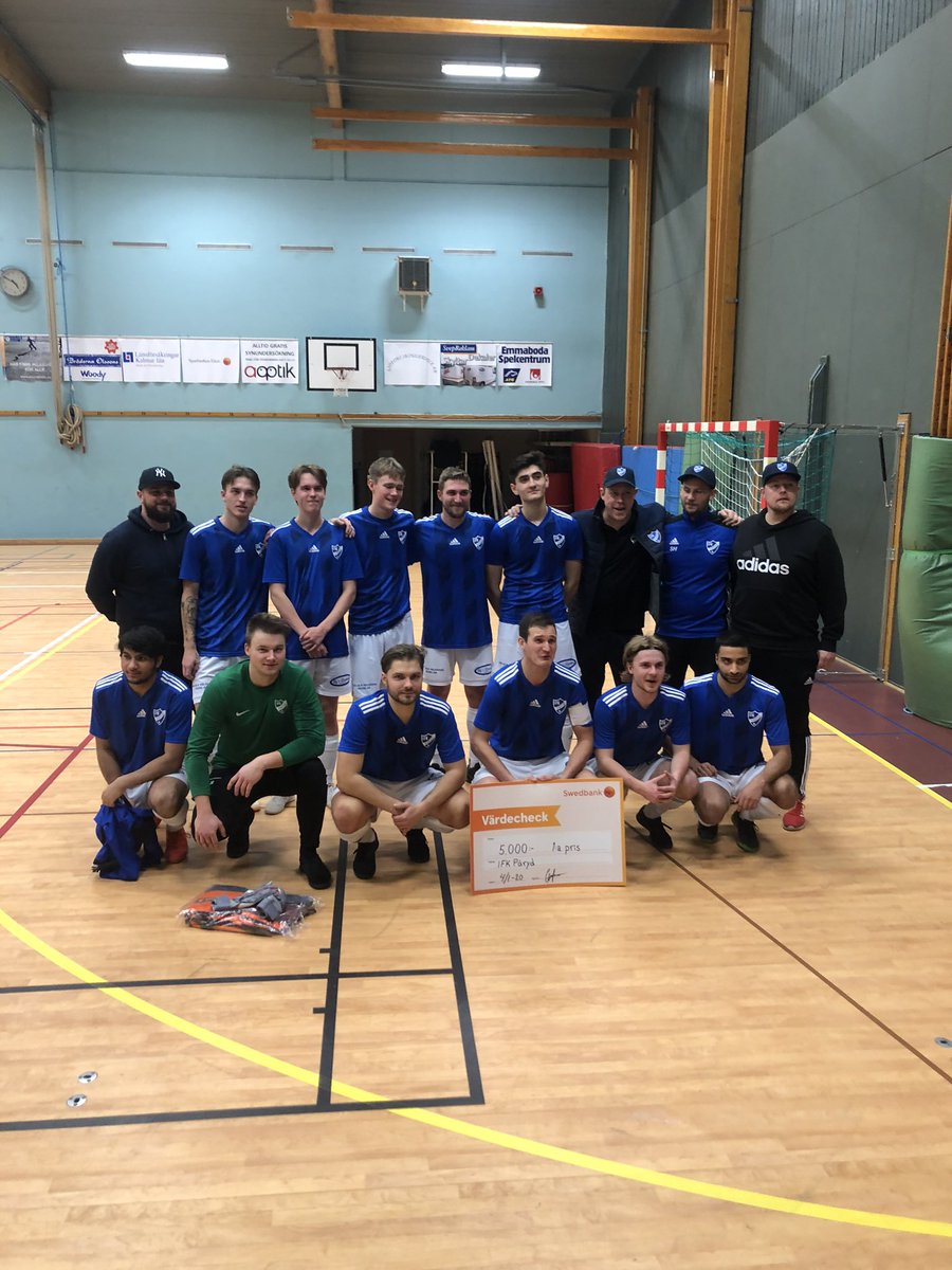 Emmaboda_IS's tweet photo. Vinnare av EIS Swedbank Cup 2020! Stort grattis @IFKParyd till en välförtjänt seger!!🏆 https://t.co/lxrjN9hcJX