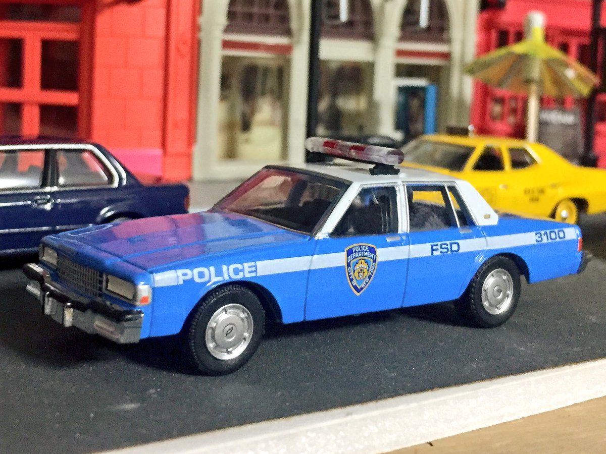 そして同型のパトカーは当然のようにゴッサム市警にも配属されていた