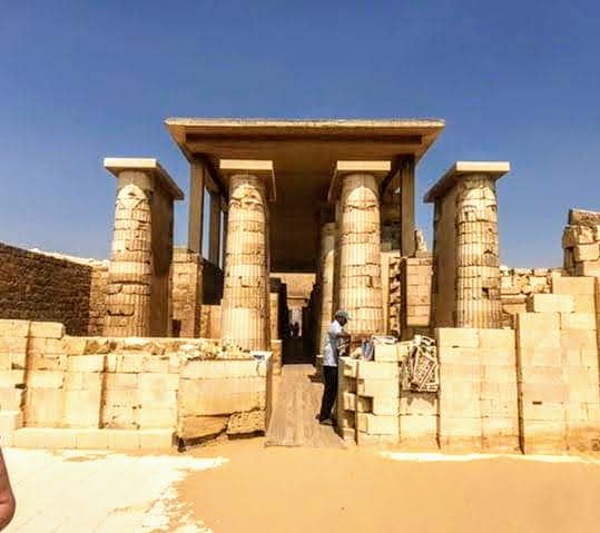 AUCarquitectura's tweet photo. Columnata de entrada al complejo funerario de Djoser, Saqqara, Egipto
📷 @martincerongarcia 👏🏻👏🏻👏🏻 excelente toma!
.
.
#Egipto #oldcivilizations #history #temple #templo #antiguascivilizaciones #queen #faraon #reina https://t.co/NJ5O8ovGj2